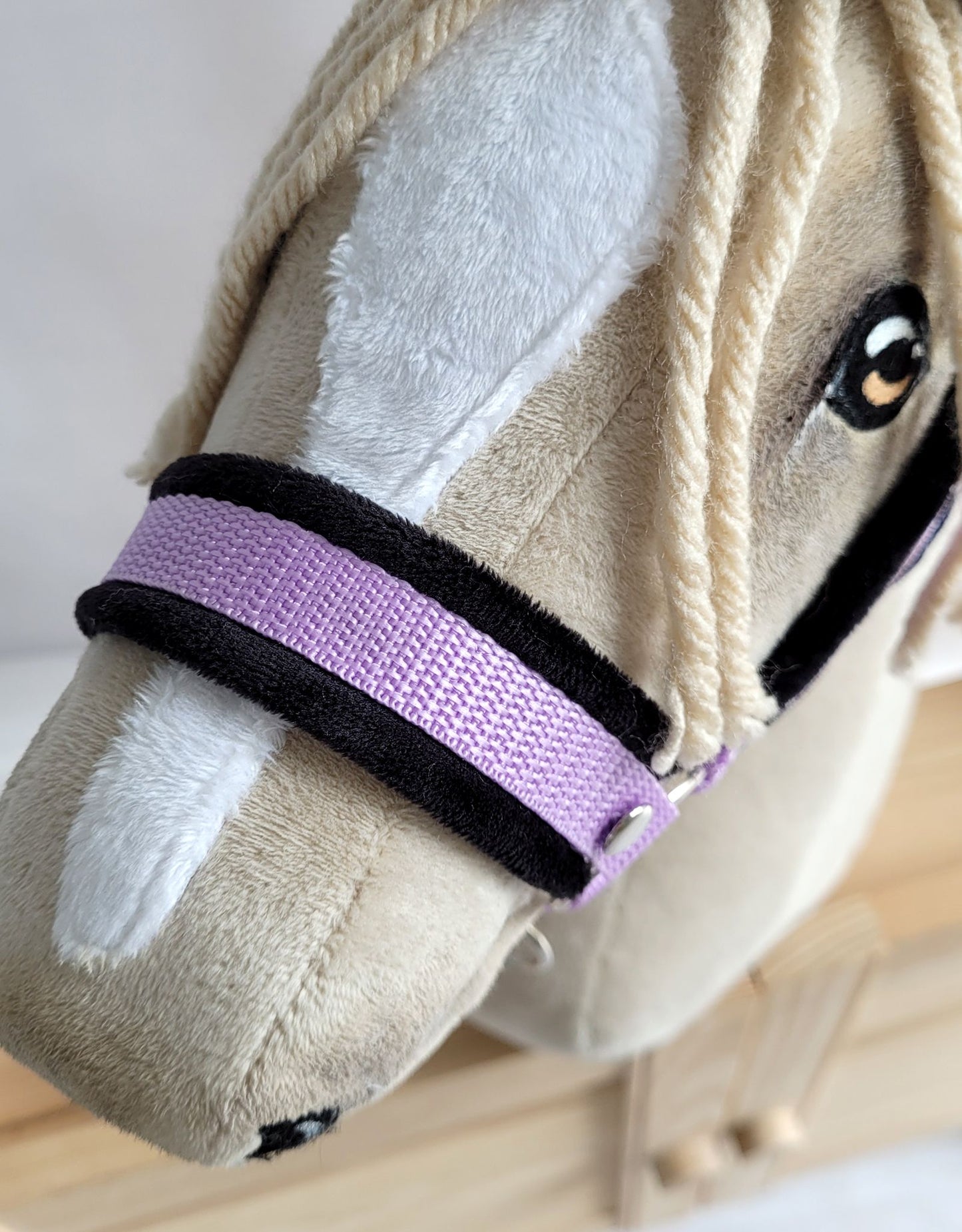 The adjustable halter for Hobby Horse A3 - purple with black furry – afbeelding 3