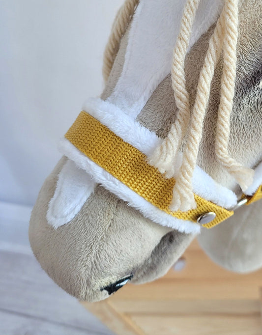 The adjustable halter for Hobby Horse A3 - honey yellow with white furry – afbeelding 2