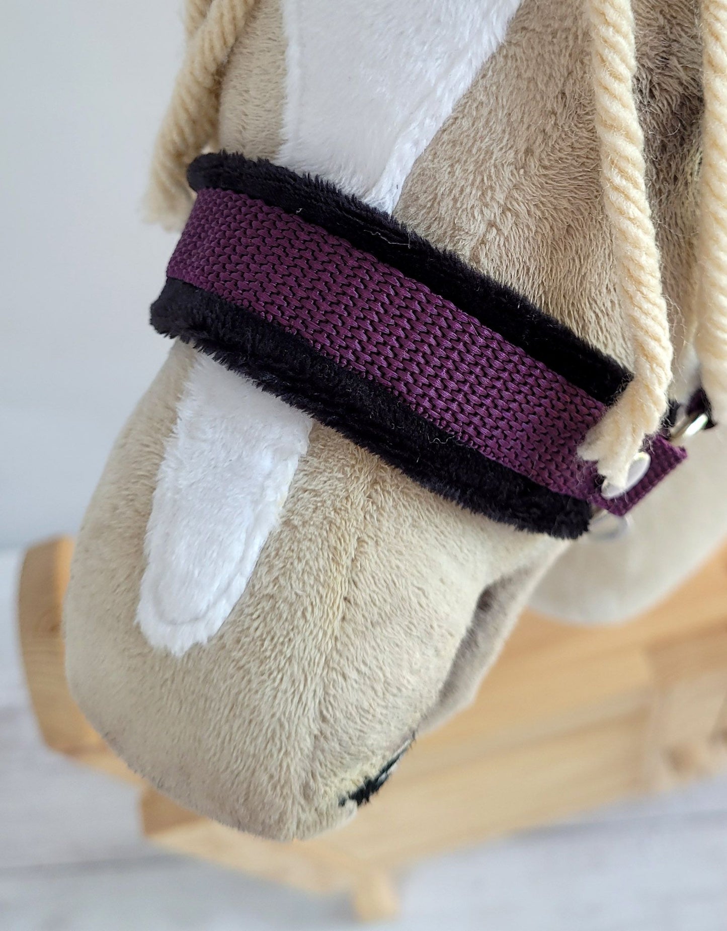The adjustable halter for Hobby Horse A3 - plum with black furry – afbeelding 2