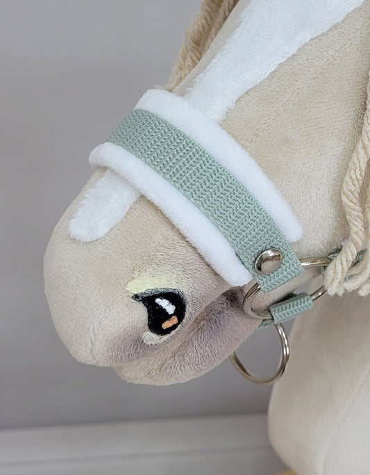 The adjustable halter for Hobby Horse A3 - sage with white furry – afbeelding 2
