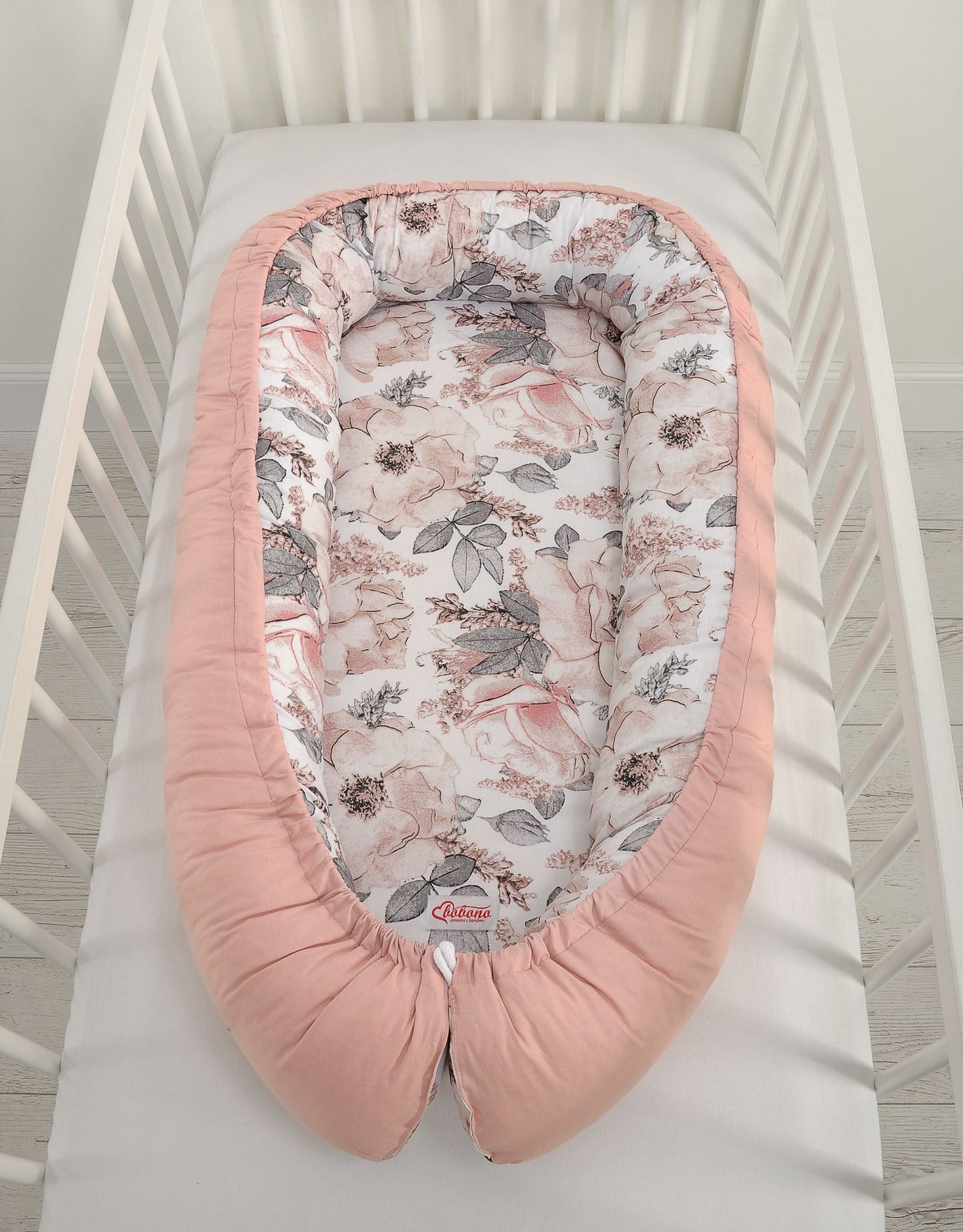 Baby nestje Dubbelzijdige Premium Cocoon for infants BOBONO - sepia roses/pastel pink – afbeelding 4