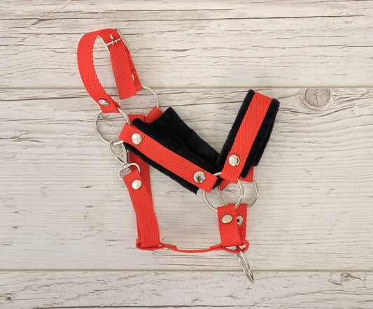 The adjustable halter for Hobby Horse A3 - red with black furry – afbeelding 2