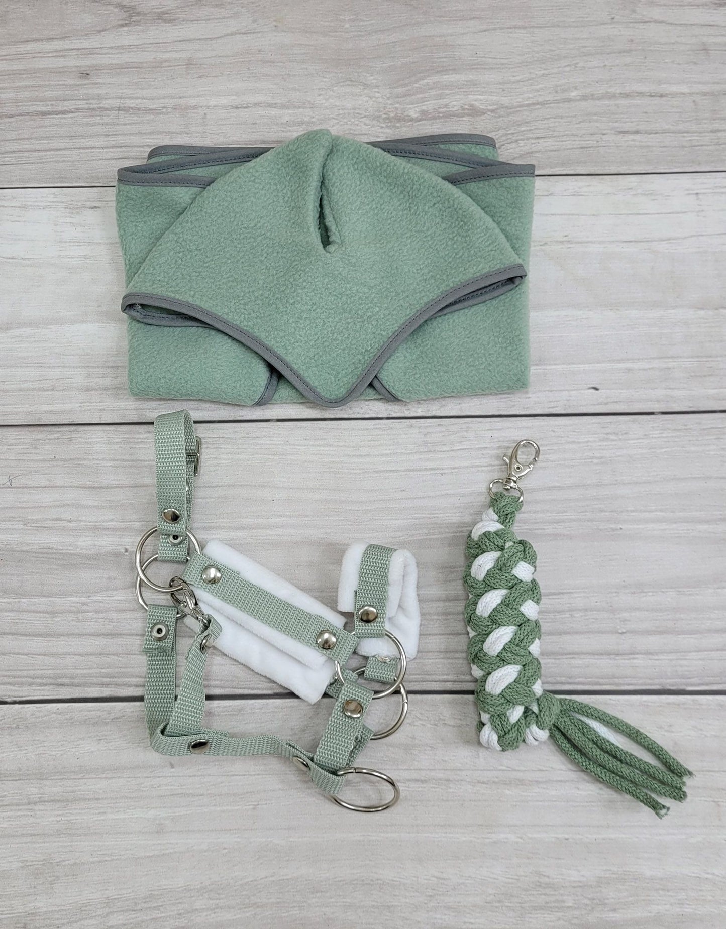 The adjustable halter for Hobby Horse A3 - sage with white furry – afbeelding 4