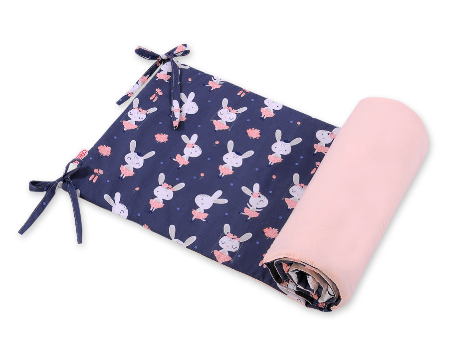 Universal bumper for cot -rabbits navy blue – afbeelding 1