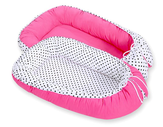 Baby nestje Dubbelzijdige Premium Cocoon for infants BOBONO- balck dots/ dark pink – afbeelding 2