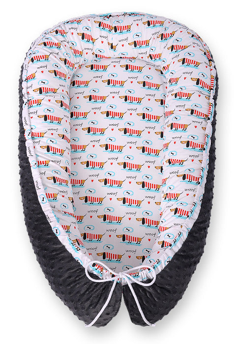 Baby nestje Dubbelzijdige Premium Cocoon for infants BOBONO minky- doggies – afbeelding 1