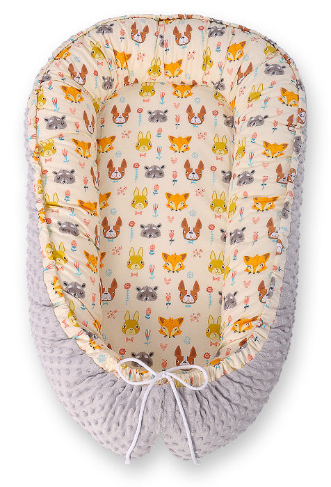 Baby nestje Dubbelzijdige Premium Cocoon for infants BOBONO minky- cream animals – afbeelding 1