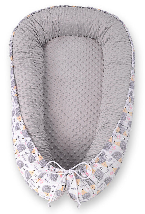 Baby nestje Dubbelzijdige Premium Cocoon for infants BOBONO minky- hedgehogs grey – afbeelding 1