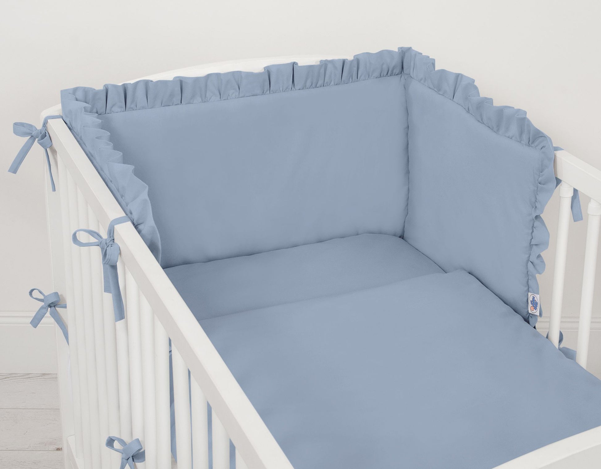 Universal baby bed bumper with frill - pastel blue – afbeelding 2