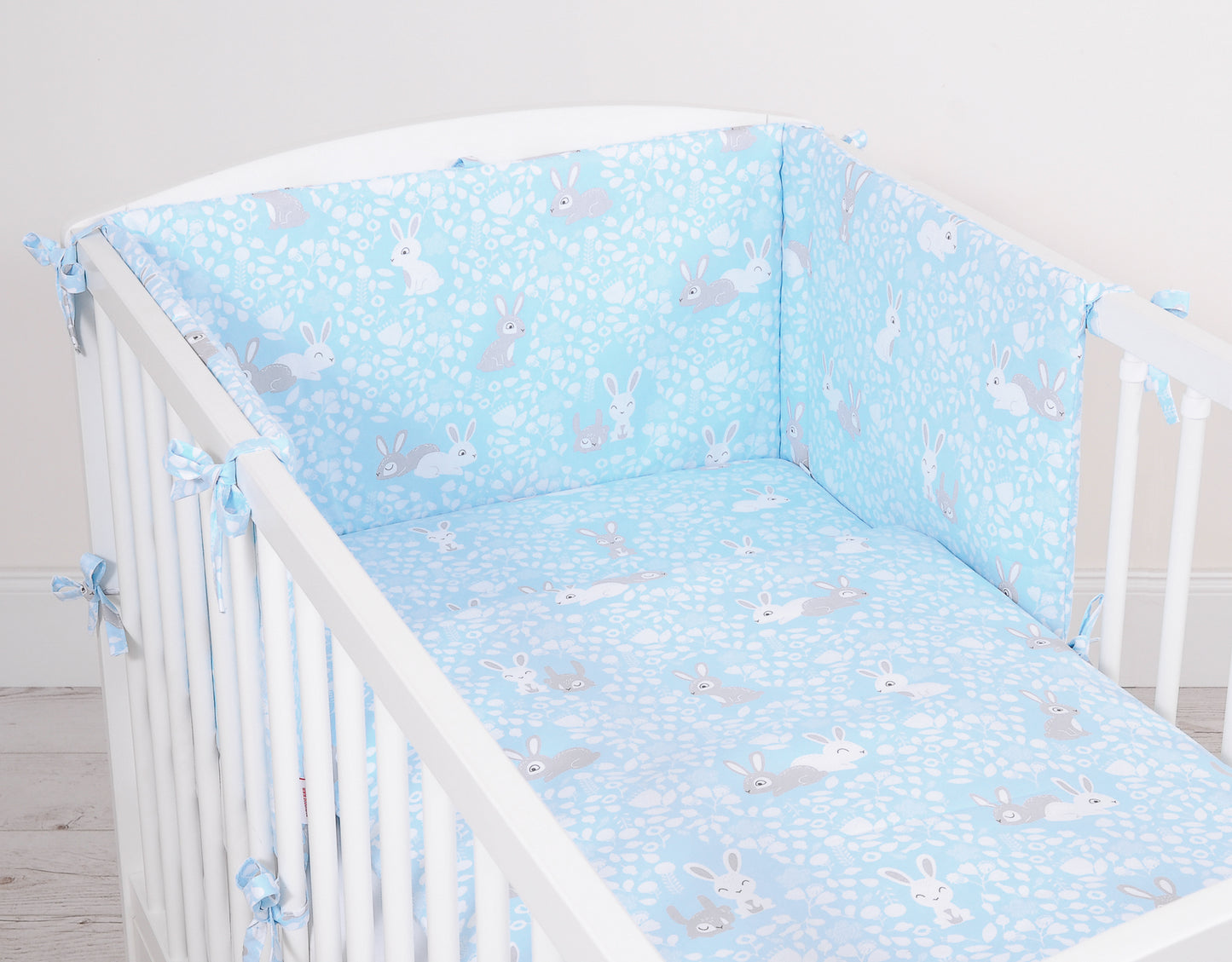 Universal bumper for cot - blue rabbits – afbeelding 2