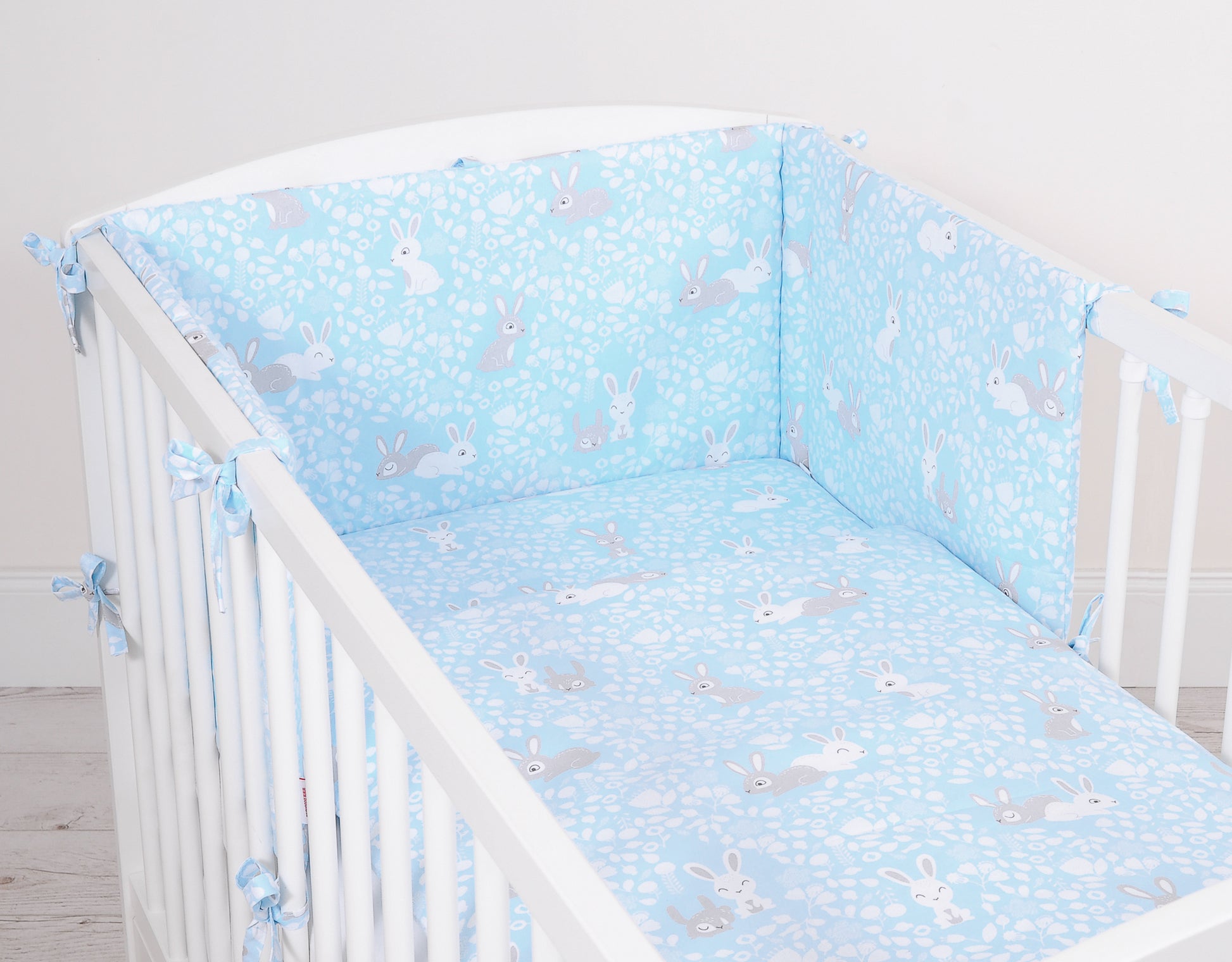 Universal Dubbelzijdige bumper for cot - blue rabbits – afbeelding 2