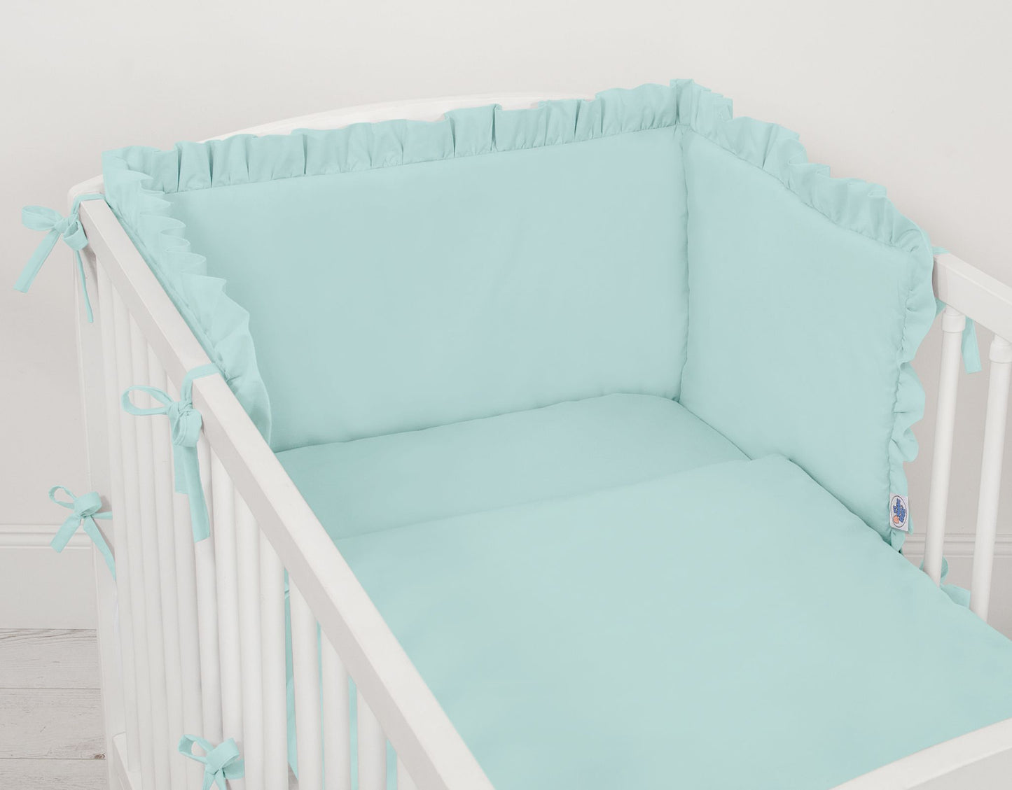 Universal baby bed bumper with frill - mint – afbeelding 2