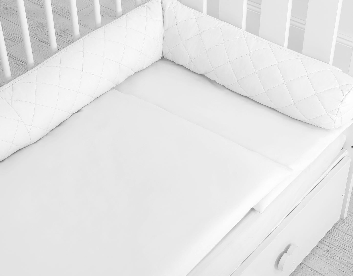 2-in-1 - baby nestje quilted - snake kussen bumper - white – afbeelding 3