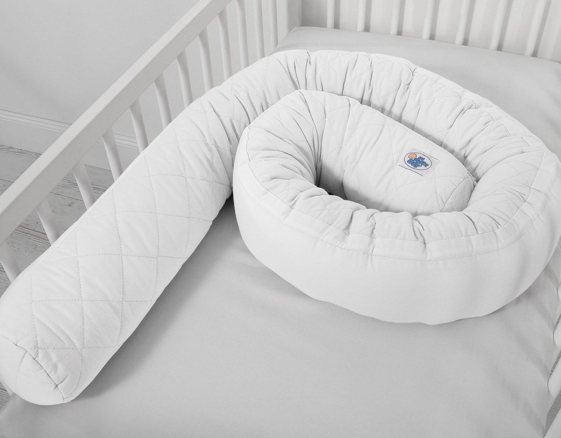 2-in-1 - baby nestje quilted - snake kussen bumper - white – afbeelding 4
